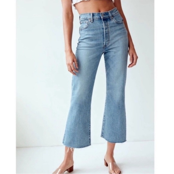 LEVI’S Premium Ribcage Crop Flare Jeans Size 26 Light Wash Rigid Denim High Rise - Picture 1 of 8